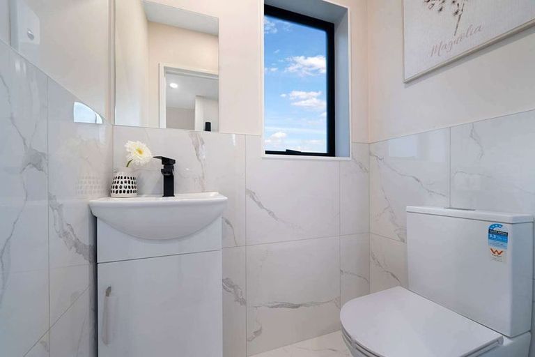 Photo of property in 8b Mason Street, New Lynn, Auckland, 0600