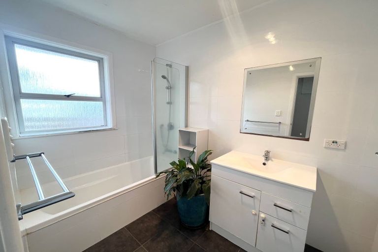 Photo of property in 118 Mcleod Road, Te Atatu South, Auckland, 0610