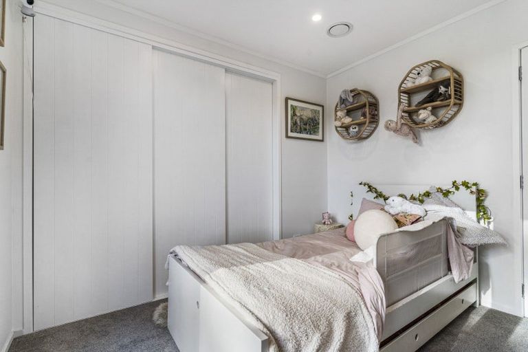 Photo of property in 58 Cobham Crescent, Kelston, Auckland, 0602