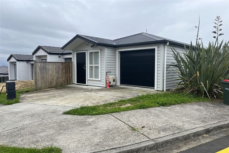 Photo of property in 8 Puhakehake Place, Flat Bush, Auckland, 2019