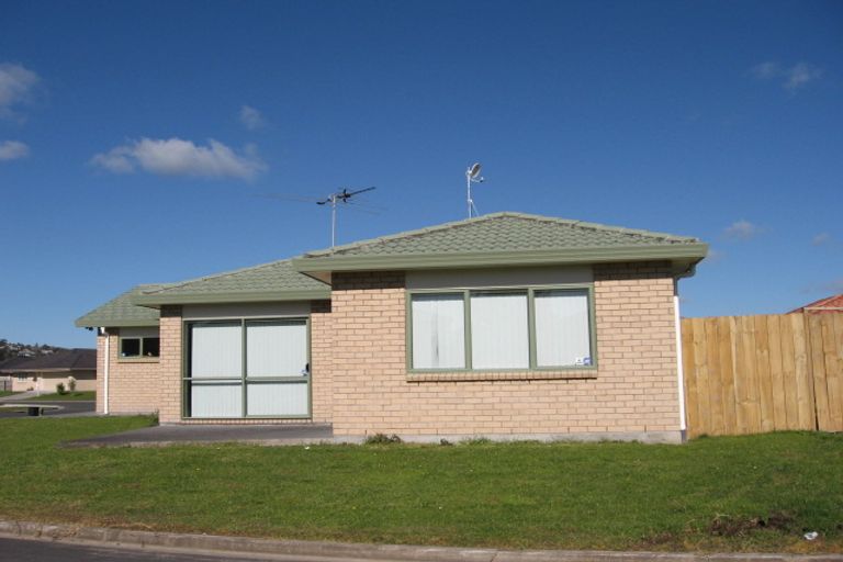 Photo of property in 2 Ettrick Lane, Papakura, 2110