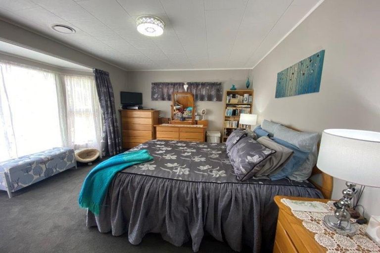 Photo of property in 9 Chisholm Place, Carterton, 5713