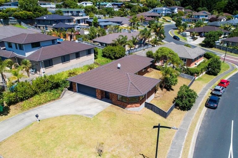 Photo of property in 1 Barwick Place, Stanmore Bay, Whangaparaoa, 0932