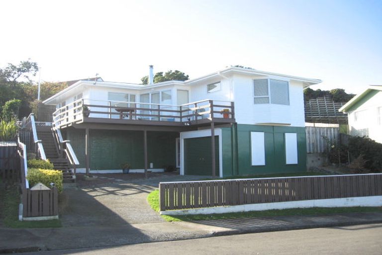 Photo of property in 3 Finn Place, Titahi Bay, Porirua, 5022