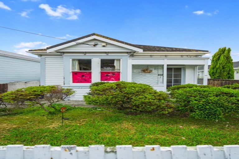 Photo of property in 65 Derwent Street, Island Bay, Wellington, 6023