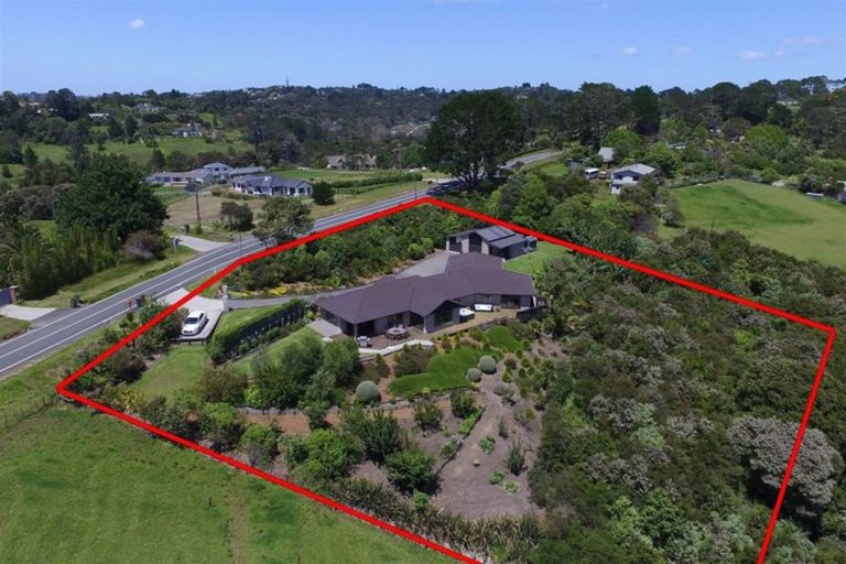 Photo of property in 81 Vaughans Road, Okura, Albany, 0792