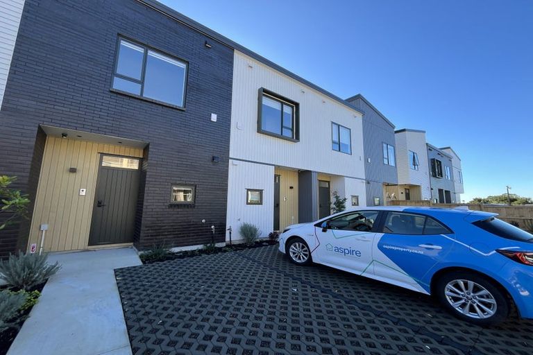 Photo of property in 34 Puihi Crescent, Massey, Auckland, 0614