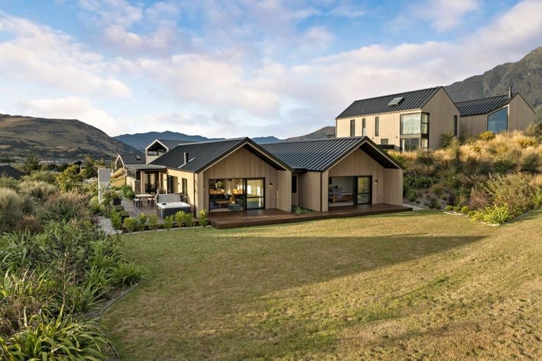 Photo of property in 9 Arran Lane, Jacks Point, Queenstown, 9371