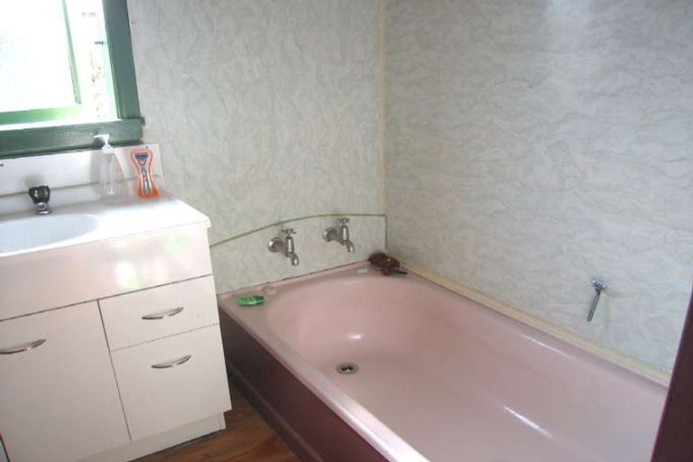 Photo of property in 80 Pipiroa Road, Ngatea, 3503