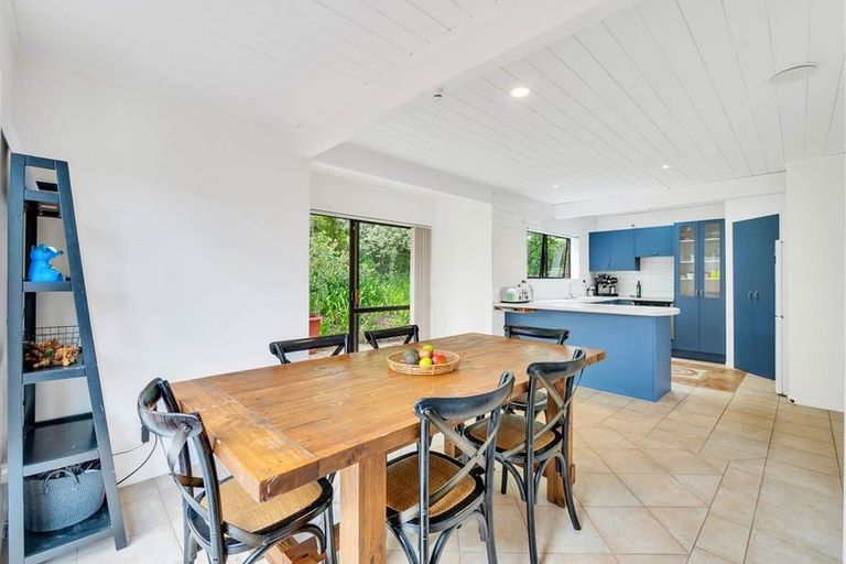 Photo of property in 1 Tiri View Place, Waiake, Auckland, 0630