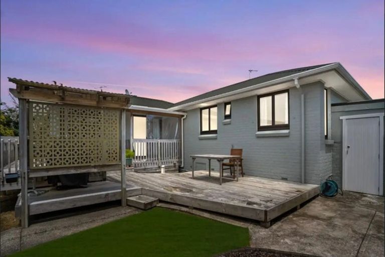 Photo of property in 28 Evans Road, Weymouth, Auckland, 2103