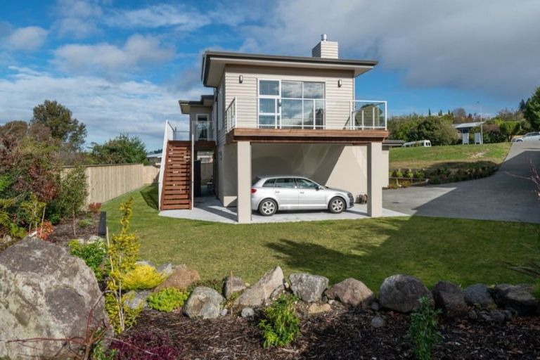 Photo of property in 3b Isobel Street, Acacia Bay, Taupo, 3330