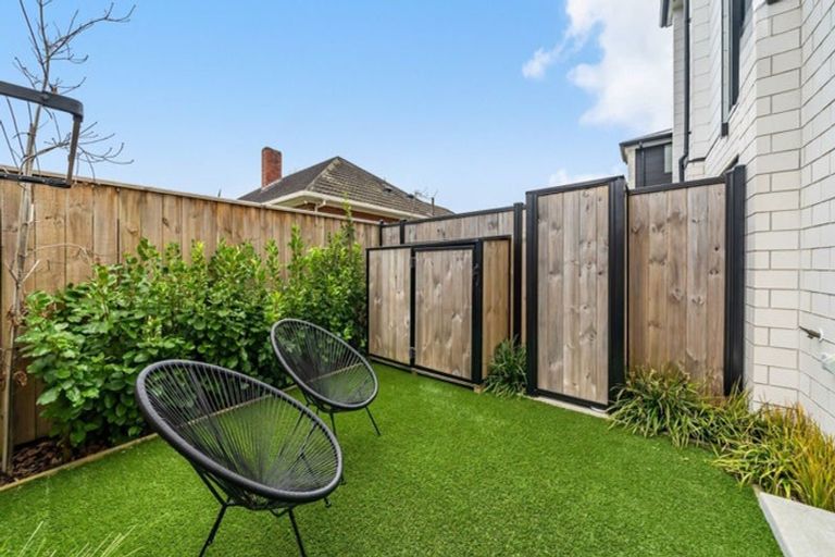 Photo of property in 2/183 Cambridge Terrace, Fairfield, Lower Hutt, 5011