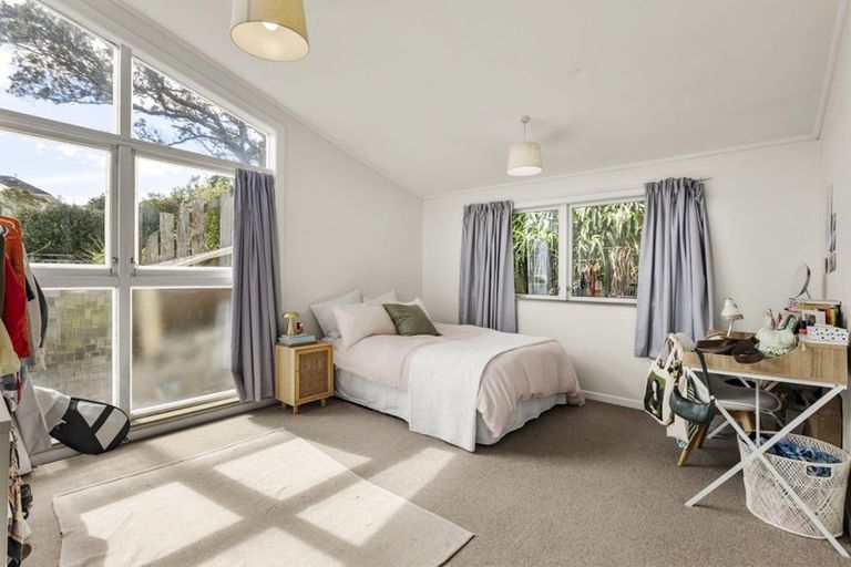 Photo of property in 142 Kelburn Parade, Kelburn, Wellington, 6012