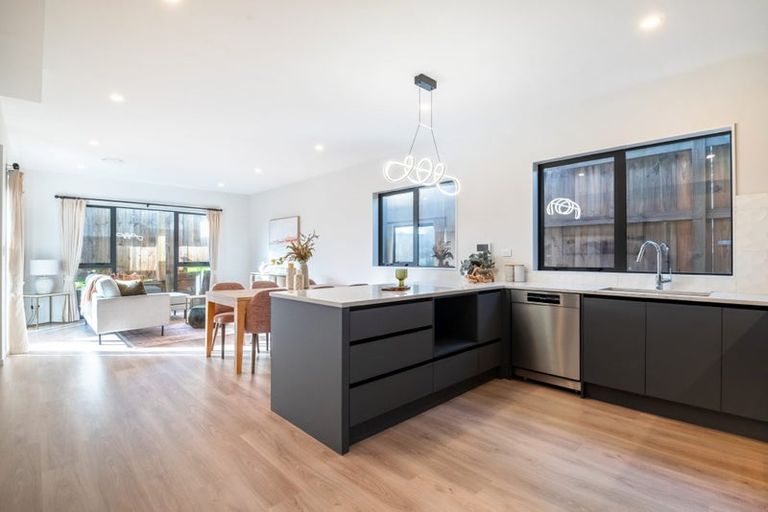 Photo of property in 21e Montgomery Avenue, Belmont, Auckland, 0622