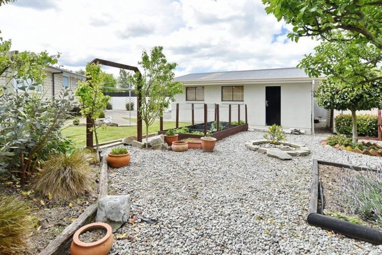 Photo of property in 8 Doggett Place, Rangiora, 7400