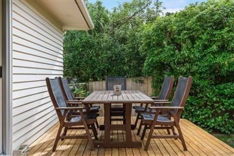 Photo of property in 1/50 Bond Crescent, Forrest Hill, Auckland, 0620