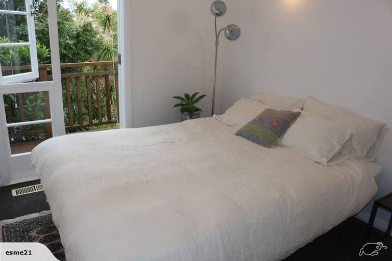 Photo of property in 5 Thorby Street, Northland, Wellington, 6012