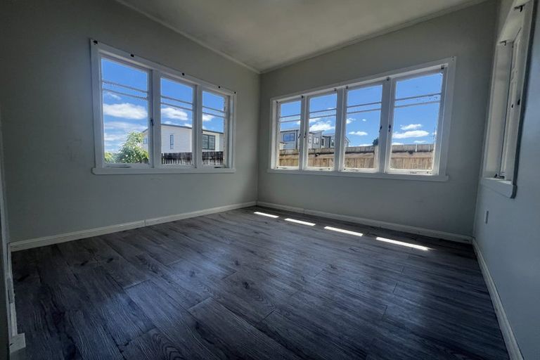 Photo of property in 7 Sheralee Place, Bucklands Beach, Auckland, 2014