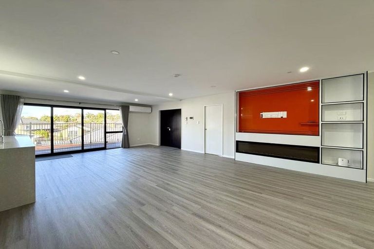 Photo of property in 4 Tawapou Close, Massey, Auckland, 0614