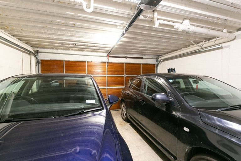 Photo of property in 93a Kelburn Parade, Kelburn, Wellington, 6012