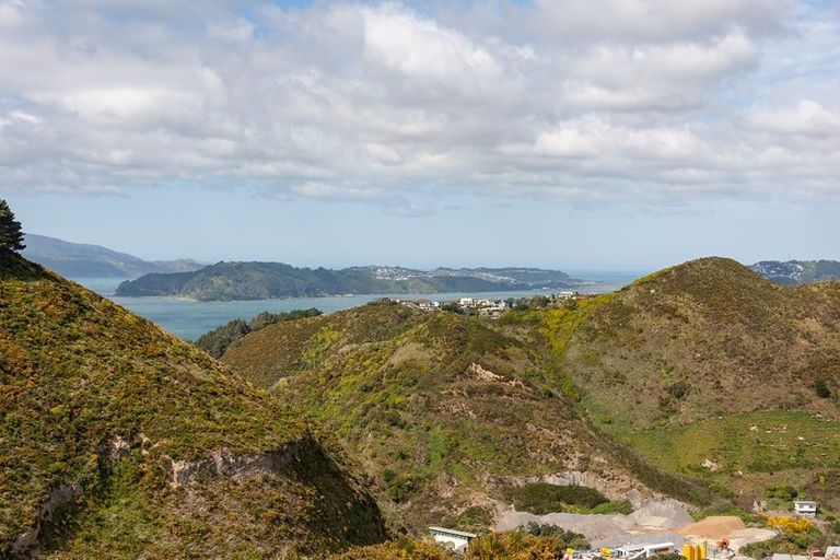 Photo of property in 2/25 Kitchener Terrace, Johnsonville, Wellington, 6037