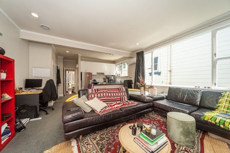 Photo of property in 1/126 The Parade, Island Bay, Wellington, 6023