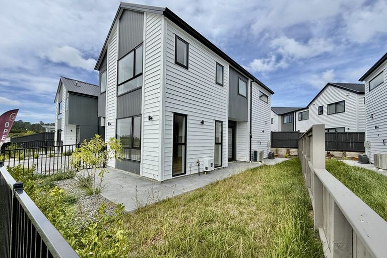 Photo of property in 140 Vintry Drive, Kumeu, 0810