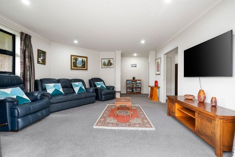 Photo of property in 33 Carrington Drive, Papamoa Beach, Papamoa, 3118