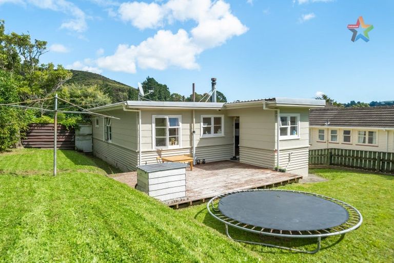 Photo of property in 77 Horoeka Street, Stokes Valley, Lower Hutt, 5019