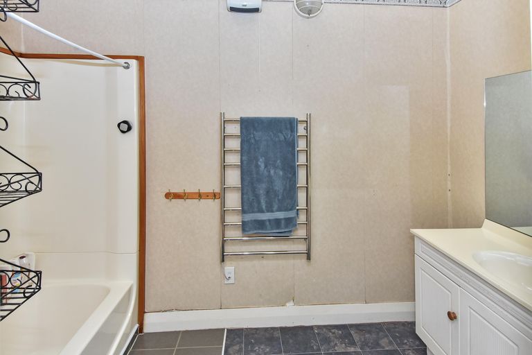 Photo of property in 26 Opaheke Road, Papakura, 2110