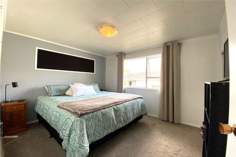 Photo of property in 36 Lavery Place, Sunnynook, Auckland, 0632