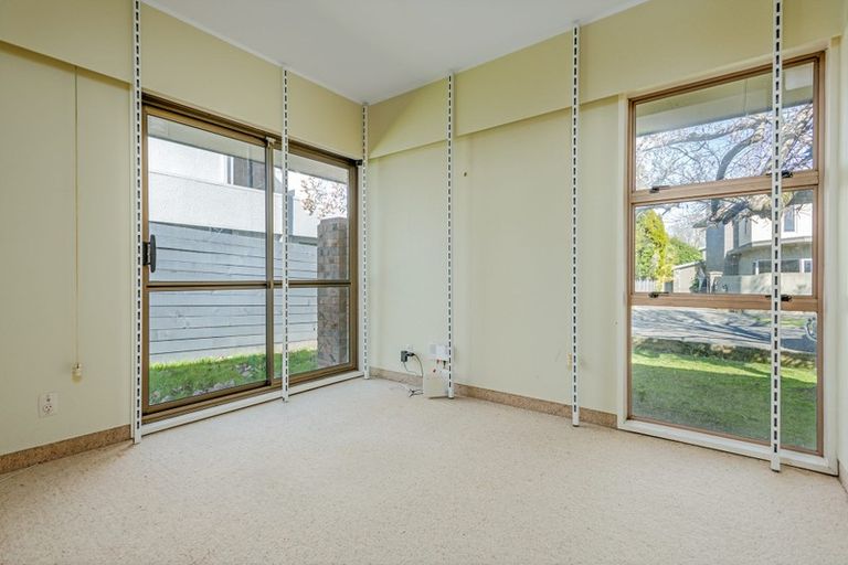 Photo of property in 18a Montgomery Terrace, Hokowhitu, Palmerston North, 4410