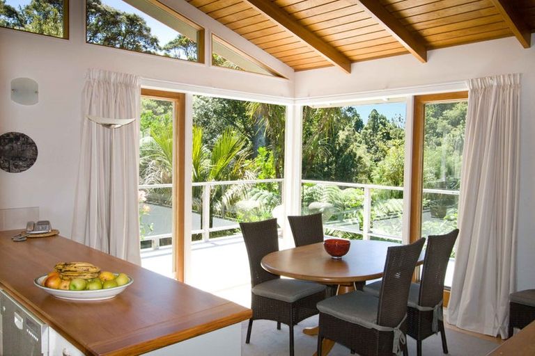 Photo of property in 133 Konini Road, Titirangi, Auckland, 0604