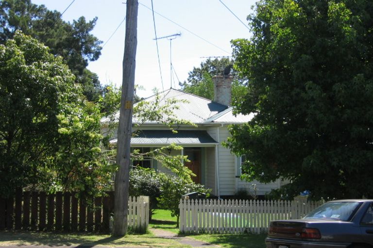 Photo of property in 3 Cautley Street, Stanley Point, Auckland, 0624