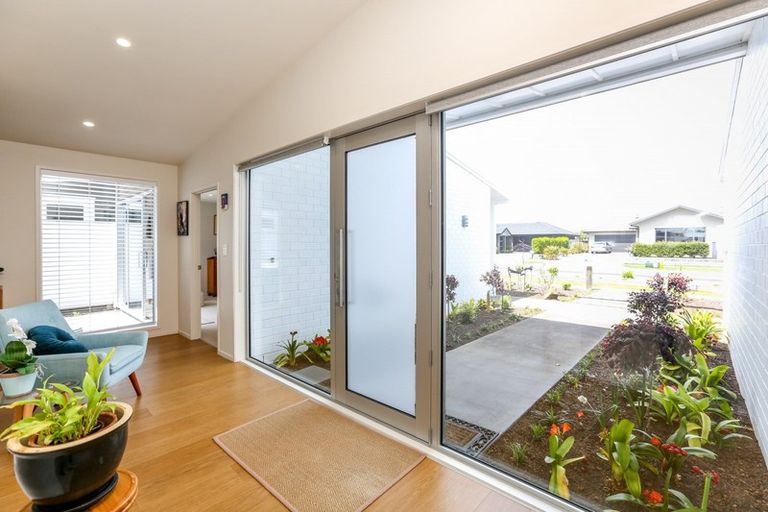 Photo of property in 5 Gleneagles Way, Waiwhakaiho, New Plymouth, 4312