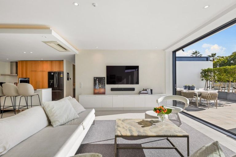 Photo of property in 13/258 Hurstmere Road, Takapuna, Auckland, 0622