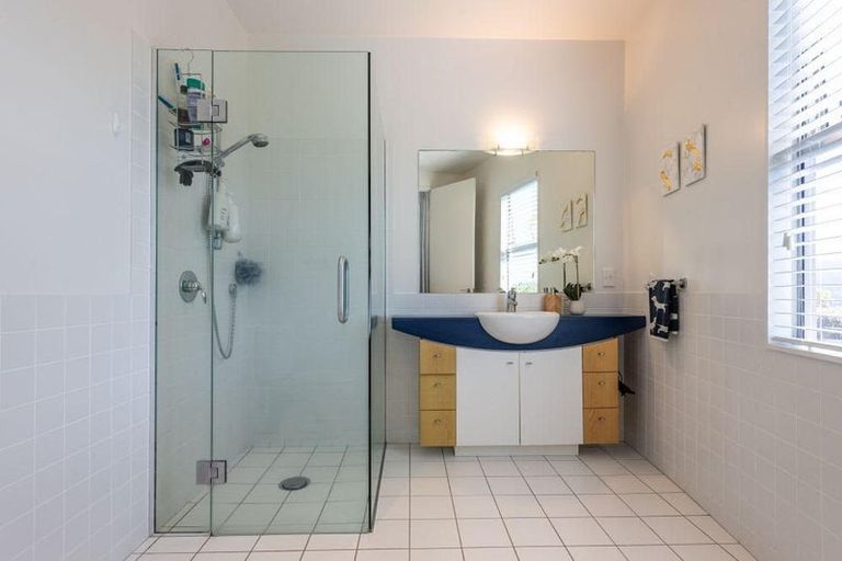 Photo of property in 9 Caughley Grove, Karori, Wellington, 6012