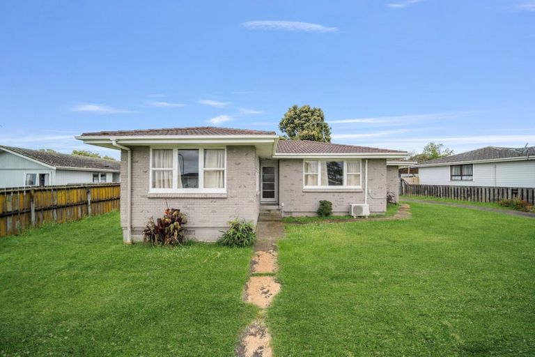 Photo of property in 130 Chichester Drive, Rosehill, Papakura, 2113