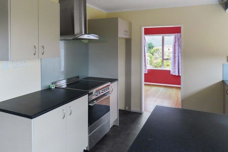 Photo of property in 262 Maungaraki Road, Maungaraki, Lower Hutt, 5010