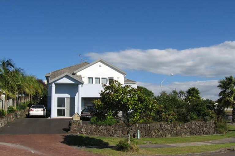 Photo of property in 1 Mandeville Place, Unsworth Heights, Auckland, 0632