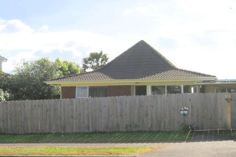 Photo of property in 2/1 Sikkim Crescent, Clover Park, Auckland, 2019