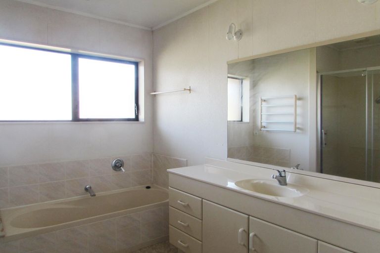 Photo of property in 6 Jim Rhind Place, Pahurehure, Papakura, 2113