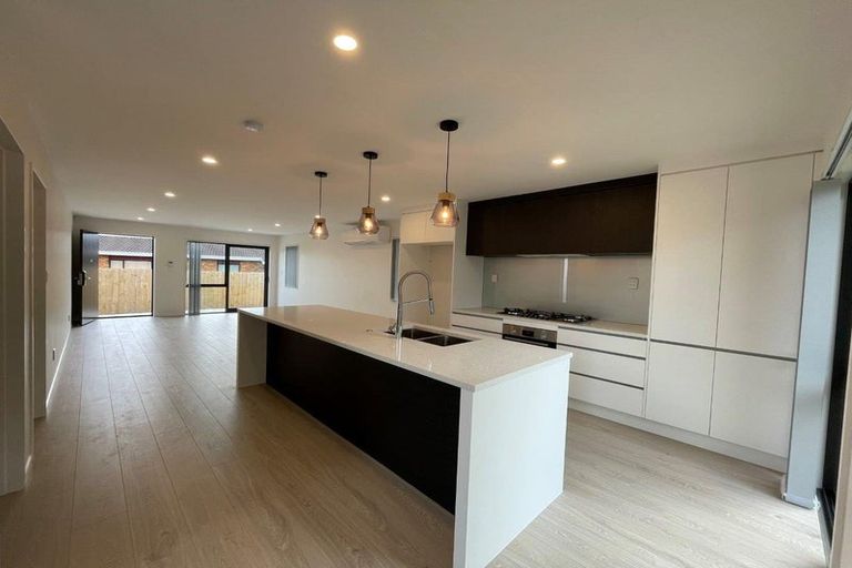 Photo of property in 3a De Quincey Terrace, Highland Park, Auckland, 2010