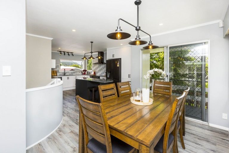 Photo of property in 27 Kentucky Street, Totara Park, Upper Hutt, 5018