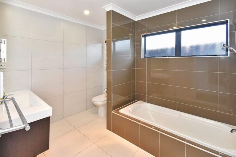 Photo of property in 56 Lothian Brae, Wattle Downs, Auckland, 2103