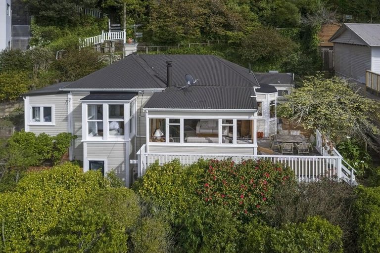 Photo of property in 12 Northland Road, Northland, Wellington, 6012