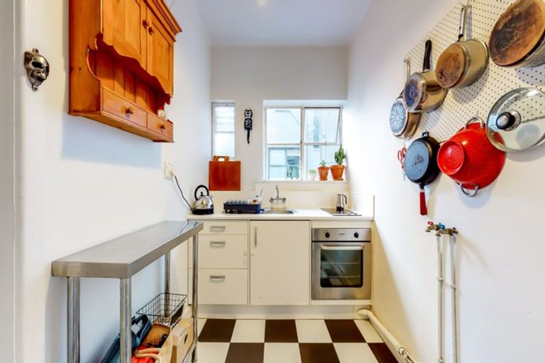 Photo of property in Hamilton Flats, 7/9 Hawker Street, Mount Victoria, Wellington, 6011