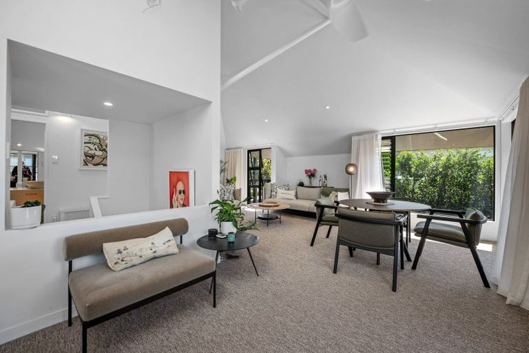 Photo of property in 2/21 Hauraki Road, Hauraki, Auckland, 0622