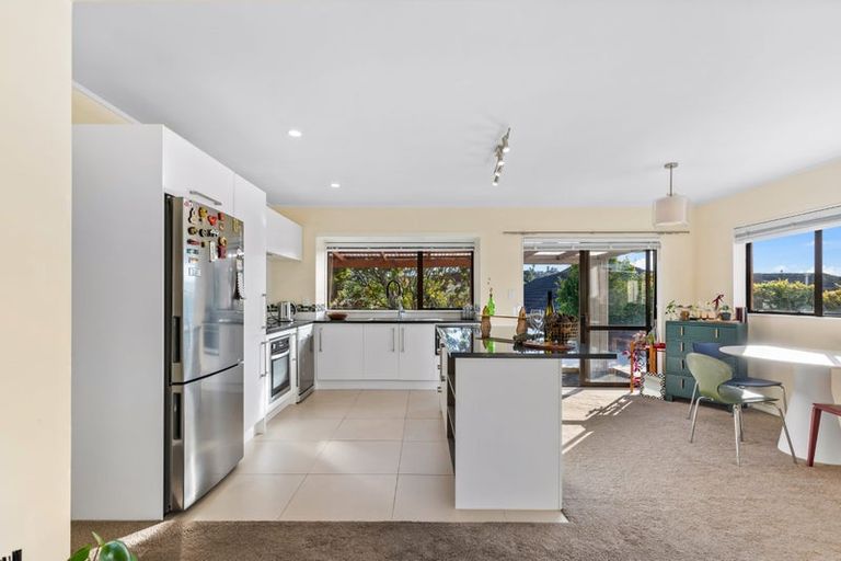 Photo of property in 2/16 Matisse Drive, West Harbour, Auckland, 0618